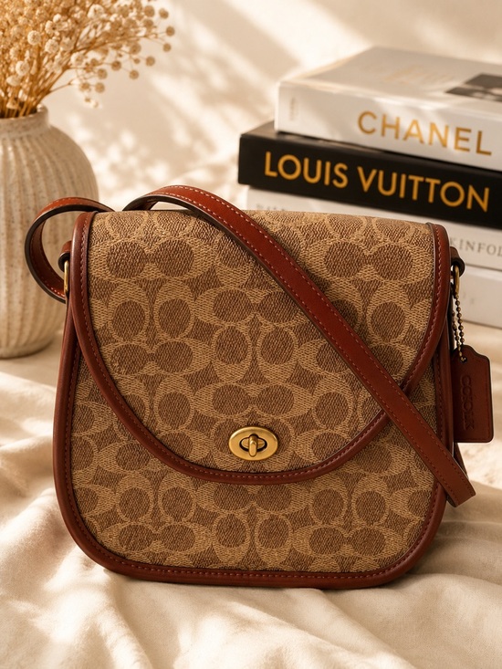 Coach Handbags - Vintage Coach Willow Court Bag Turnlock Flap bag Signature crossbody